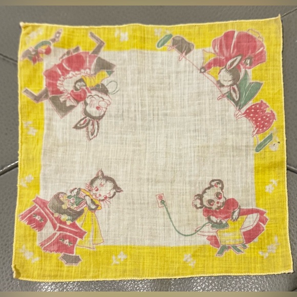 Set of 3 Vintage Child’s Handkerchiefs - Picture 3 of 6